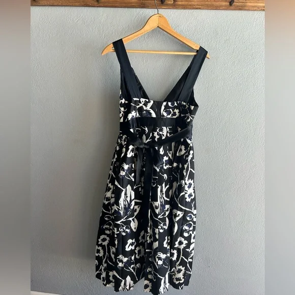 The Limited, black dress, v-neck, tank top, size 6 - Picture 7 of 11